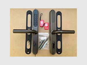 TTLOCK SLIM PRO mit Außen- und Inneneinheit, Dichtungen, RFID-Anhängern und Montagematerial.